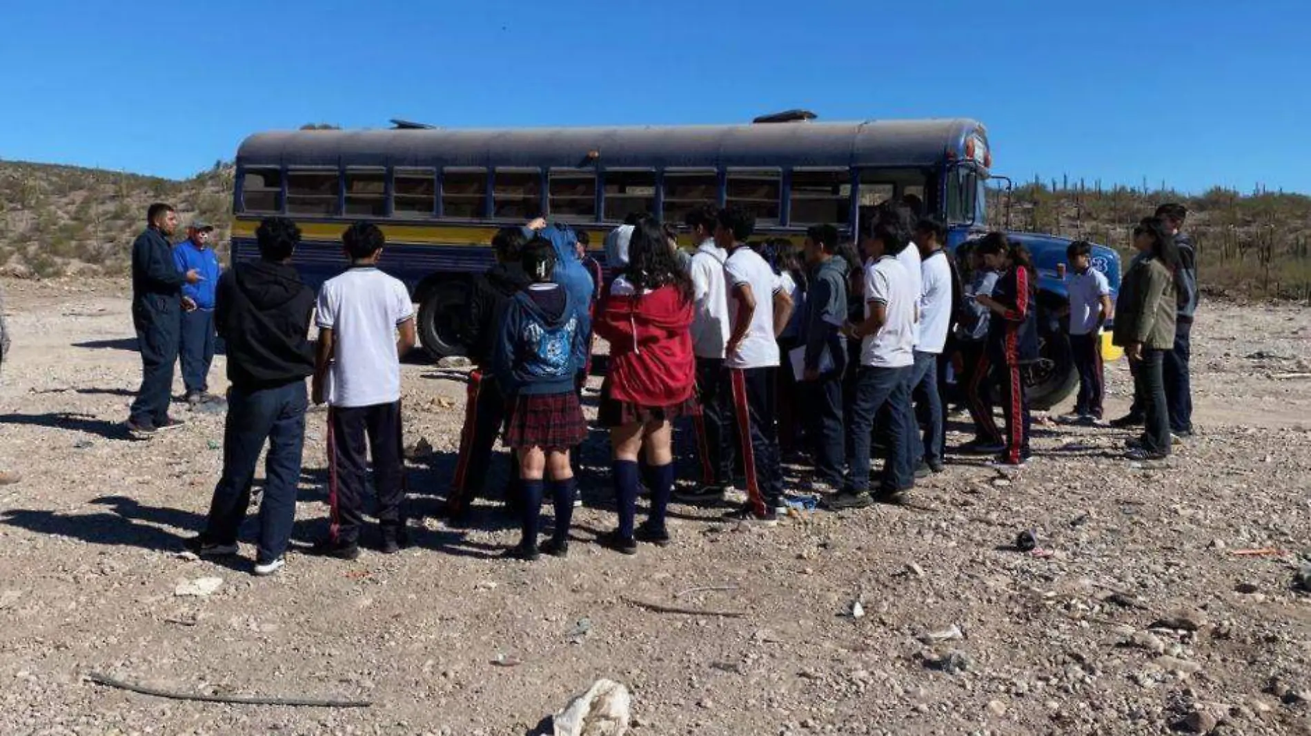 Estudiantes en basurero de loreto 1